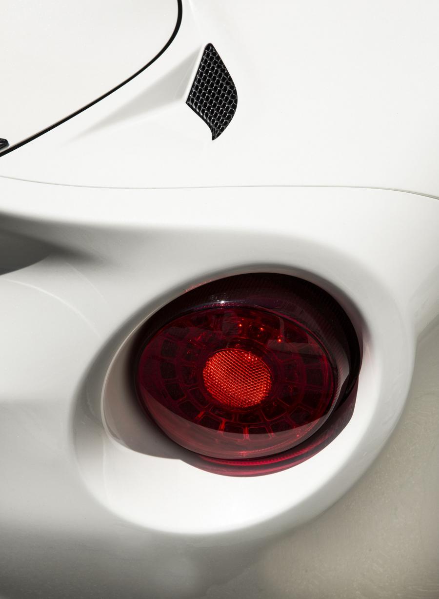 Детали экстерьера Alfa Romeo 4C Launch Edition (960) 2015 года  (NA) (фото 31 из 44)